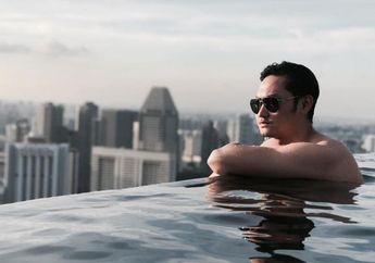 Tanpa Kaca Mata Hitam, 5 Foto Angga Wijaya Calon Suami Dewi Perssik Ini Terlihat Lebih Ganteng Lho!