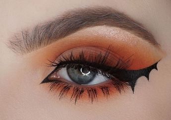 Setelah Tren Bergelombang, Sekarang Muncul Eyeliner Kelelawar! Cocok nih Buat Makeup Halloweenmu