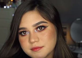 Nggak Hanya Lipstik! Kamu Juga Bisa Tampil dengan Gaya Riasan Mata Berwarna Burgundy ala Beauty Vloger Sarah Ayu