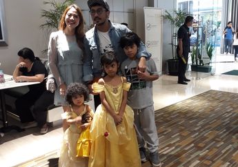 Giring &lsquo;Nidji&rsquo; Boyong Anak Tonton Beauty And The Beast