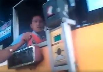 Watau! Keluar Tol Pengemudi Mobil Keukeh Mau Bayar Cash, Seperti Ini Perlakukan Petugas Gerbang Tol 