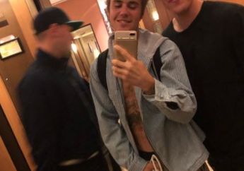Lagi-Lagi Justin Bieber Foto Panas, Tangan Kanannya Kembali Jahil dan Bikin Netizen Mikir Macem-macem