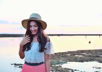 Kenakan Sun Hat Kekinian, Gaya 3 Artis Cantik Ini Bikin Kamu Nggak Berkedip, Ada yang Mau Gelar Resepsi Lagi loh!