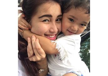 Posting Foto Anak Usai Salat, Instagram Ayu Ting Ting Langsung Dibanjiri Doa