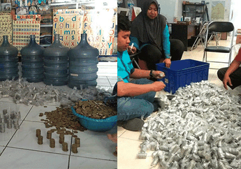 Kumpulkan Recehan Sampai 10 Galon Air, Jumlah Uang yang Dikumpulkan Orang Ini Bakal Bikin Kamu Melongo!