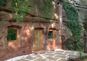 Semua Orang Mengira Dia Gila Karena Tinggal di Gua, Tapi  Ketika Melihat ke Dalam, Mereka Terdiam