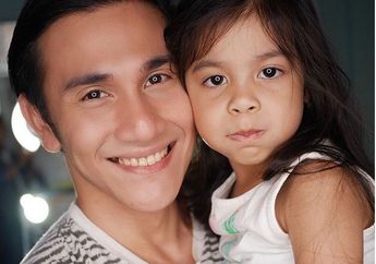 Babat Habis Rambut, Vino G Bastian Tetap Jadi Hot Papa