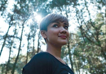 Warna Ungu Hingga Putih dan Pirang, Ini Transformasi Perubahan Warna Rambut Nirina Zubir yang Nyentrik!