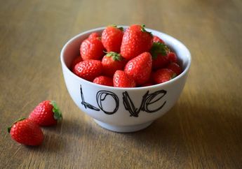 6 Manfaat Buah Stroberi yang Jarang Orang Tahu , Salah Satunya Bisa Bikin Kamu Awet muda 