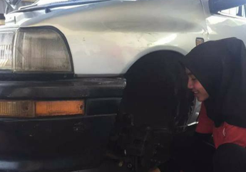 Heboh! Hijaber Cantik ini Jadi Montir? Warganet Memuji Sampai Ingin Menikahinya, Lihat Videonya