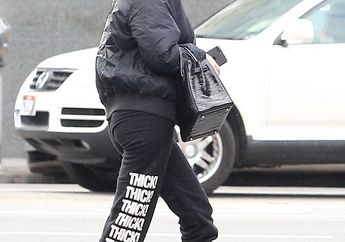 Kencan Mesra Bareng Tyga, Wajah Kylie Jenner Polos Nyaris Tanpa Makeup