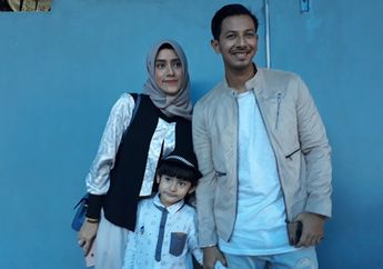 Fairuz A Rafiq Hamil, Ngidamnya Dikirim Foto Suami Lagi Begini Ihhhh!