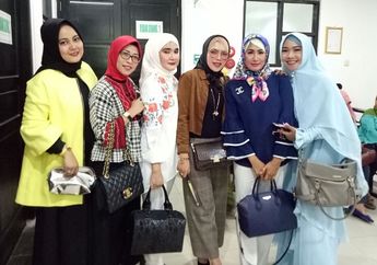 Sidang Cerai, Istri Donny Kesuma Didukung Teman-temannya