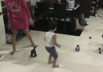 VIDEO: Nikita Mirzani Sulap Ruang Kosong Dekat Pintu Masuk Jadi Area Bermain Dadakan