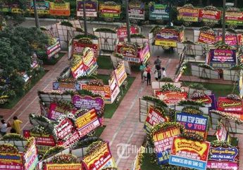Warga DKI Jakarta Banjiri (Lagi) Balai Kota Dengan Karangan Bunga, Tengok Deh Pesannya Buat Siapa