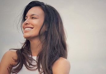 Tampil Bak Remaja, Harga Sepatu Sophia Latjuba Nggak Sampai 1 Juta!