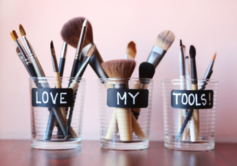 Nggak Perlu Repot Merawat Kuas Makeup Kesayangan Kalian, yuk Lihat Tips Sederhana Ini!