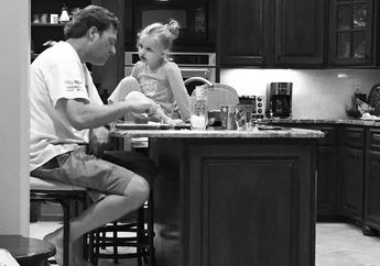 Istri Protes Suaminya Bekerja Terlalu Lama, Akhirnya Ia Menemukan Fakta Mengejutkan Ketika Melihat Suami dan Putrinya Makan Malam Bersama