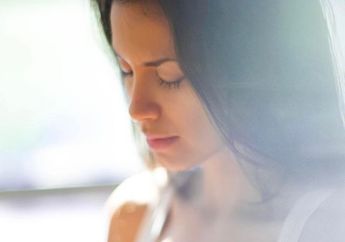 Beautiful In White ala Sophia Latjuba Cantik dan Berotot!