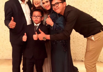 Jarang Terekspos, Ini Wajah Tampan Anak Tukul Arwana yang Bikin Meleleh