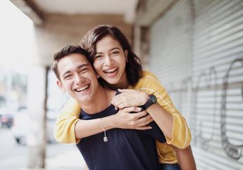 Duh! Cuma Pakai Makeup Minimalis, Putri Marino Punya Pesona Menawan Saat Gunakan Kain Nusantara