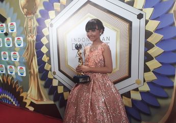 Tasya Rosmala Raih Penghargaan Penyanyi Dangdut Pendatang Wanita Terpopuler
