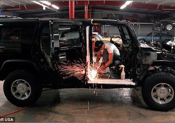 Pria Ini Membeli Mobil Mahal hanya untuk Diubah Menjadi Kereta Kuda, Lihat Hasil Akhirnya