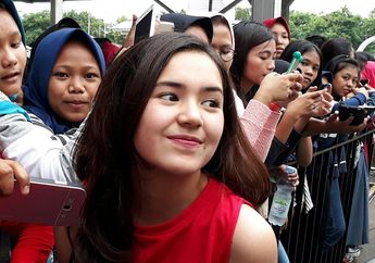 VIDEO -  Beby Tsabina Miliki Banyak Kesamaan Dengan Prilly Latuconsina Menmbuat Mereka Cepat Akrab di Lokasi Syuting 