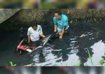 Hii..Serem! Ada 2 Sosok Hitam Korban Kecelakaan Motor Duduk di Pinggir Jembatan, Lihat Dalam Lingkaran Merah Kalau Berani