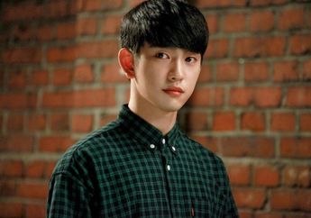 5 Alasan Kenapa Jinyoung GOT7 Pantas Jadi Cowok Idaman, Nomor 4 Bisa Bikin Cewek Meleleh!
