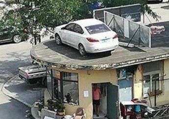 Tidak Mau Membayar Parkir, Mobil Wanita Ini Justru Teleportasi