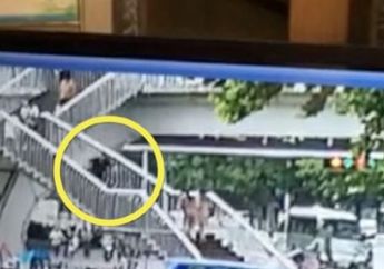 Miris! Wanita Mainan HP Saat Berjalan di Tangga, Siapa Sangka Maut Menjemputnya, Ini yang Terjadi