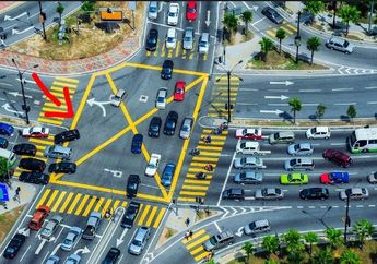Sudah Tahu Belum, Apa sih Kegunaan Garis Kuning yang Sering Ada di Tengah Jalan?