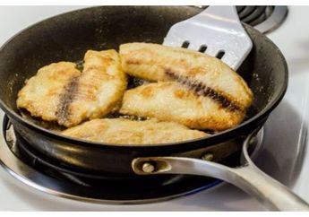 Tips Jitu Goreng Ikan Agar Tak Lengket dan Meletup! Mama Muda Wajib Tahu nih!