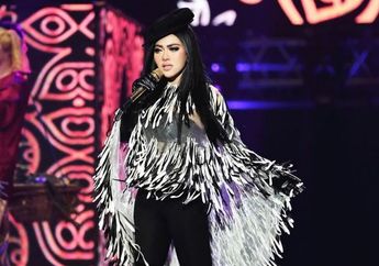 Jargon Baru Syahrini Jadi Tema Busana Keelitan!