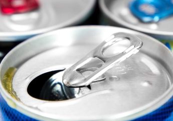 Minuman Berenergi Emang Bikin Kuat Lembur, Tapi Bahayanya Juga Wajib Kamu Ketahui