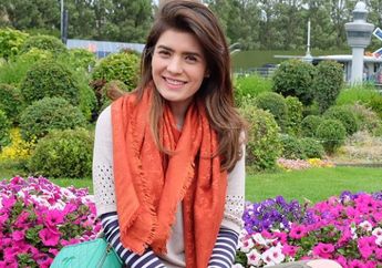 Duh! Bikin Adem Liatnya, Ini Dia Penampilan Cantik Carissa Puteri yang Masih Bak Anak SMA Saat Gunakan Ripped Jins di Luar Negeri