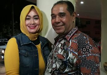 Tangis Haru Ibunda Julia Perez di Rumah Sakit