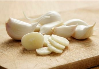 5 Langkah Hilangkan Tahi Lalat Secara Alami, Cuma Pakai Bawang!