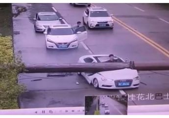 Mobil Tertimpa Crane, Ajaib Penumpang Ini Masih Bisa Selamat, Lihat Videonya
