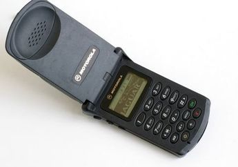 Nostalgia Yuk, Ponsel Lipat Terkecil Pertama Milik Motorola, Pernah Punya?