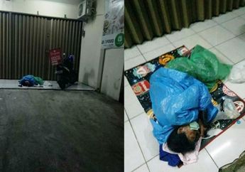 Driver Ojol Tidur di Depan Toko, Warga Terisak Saat Dengar Ceritanya