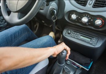 Bukan Cuma Irit, Ini Dia Kelebihan Mobil Manual yang Perlu Kamu Tahu! Cocok Buat yang Lagi Pengen Nabung!