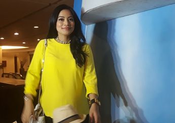 Hamil Tua, Titi Kamal Masih Nekat Pakai Sepatu Hak Tinggi