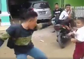 Kocak ! Bukan Tawuran Pelajar Biasa, Beredar Video Anak SD VS Anak SMA Lihatlah Videonya Berikut