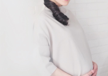 Sedang Hamil, Inilah 7 Gerakan Yoga yang Dilakukan Sandra Dewi 