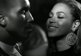 Wow, Rupanya Beyonce Bocorin Jenis Kelamin Bayi Kembarnya Lewat Anting. Kok Bisa?