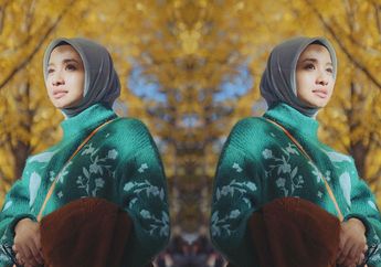 Tampak Sedang Menenun, Begini Penampilan Istri Engku Emran Kala Berada di Pulau Sumatera, Cantiknya Nggak Ketulungan!