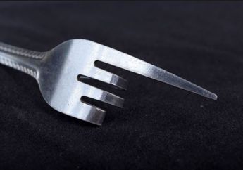 Wah, Garpu Ini Berikan Sentuhan Berbeda Saat Makan Ramen! Ih, Jadi Makin Pengen