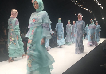 Cantiknya Busana Hijab Pesta dengan Sulaman Bordir Bernuansa Biru dan Hijau Karya Anggia Mawardi di Jakarta Fashion Week 2018 